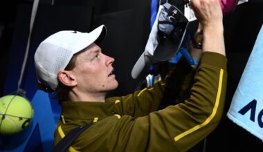 Sinner si prepara alla sfida contro Shelton agli Australian Open: allenamenti al chiuso e cibo d'asporto
