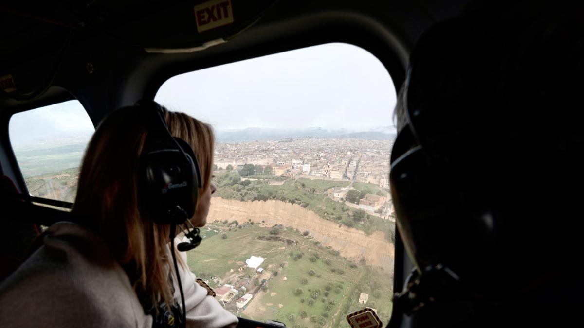 Niscemi, Meloni in visita dopo la frana: il sorvolo in elicottero e il vertice. «Il governo agirà in modo celere»