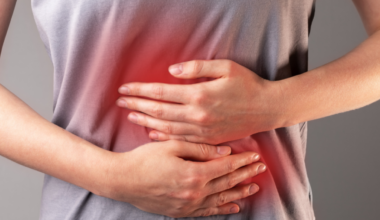 Gastroenterite, è il virus del momento: ecco come curare l'influenza intestinale, dai disturbi ai farmaci da assumere