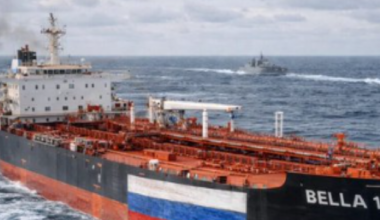 «Pronti a sequestrare le navi della "flotta ombra" russa nel Baltico»: la minaccia di 14 Paesi europei per bloccare il greggio in uscita