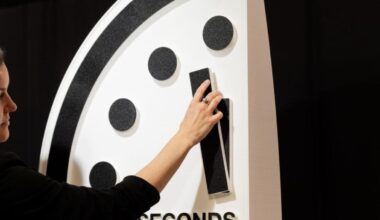 «85 secondi alla fine del mondo»: cos'è l'Orologio dell'Apocalisse e perché non è mai stato così vicino alla mezzanotte