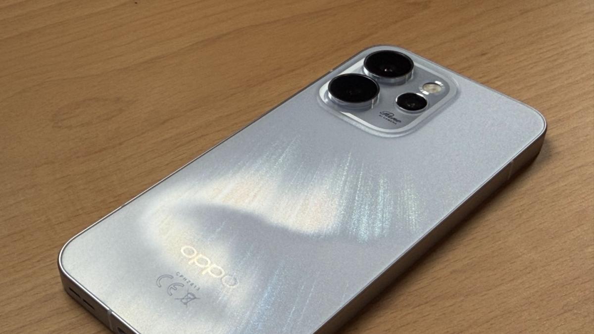 Oppo Reno15 Pro, recensione: dimensioni umane e tanta batteria, con occhio alla fascia premium - La Scelta Giusta