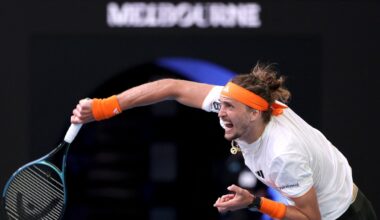 Australian Open, semifinali in diretta: Alcaraz-Zverev 6-4; 7-6; 6-7; 6-7; 2-4, Sascha salva un'altra chance di contro break. Slitta Sinner-Djokovic