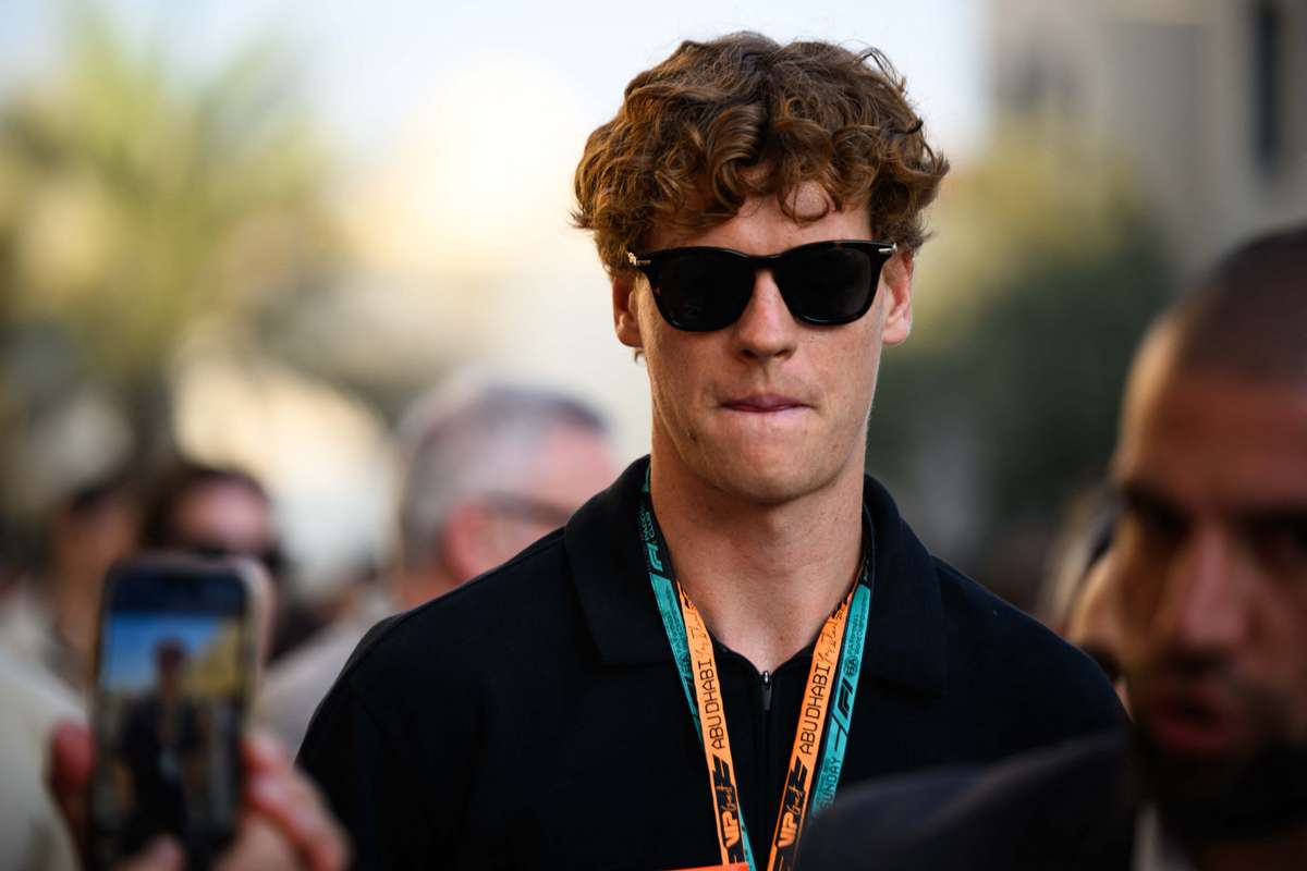 Bagno di folla a Seul per Jannik Sinner, accolto con fiori