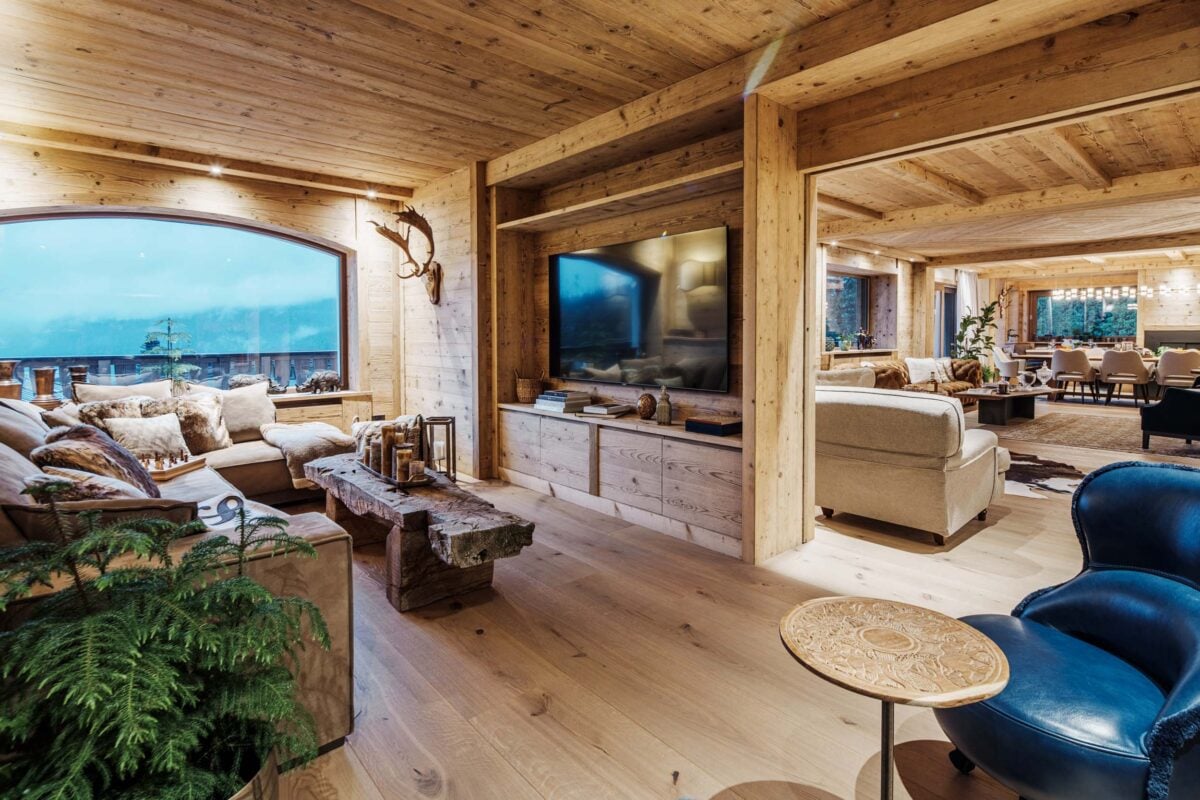 Una villa a Cortina d’Ampezzo reinterpreta con eleganza l’estetica montana