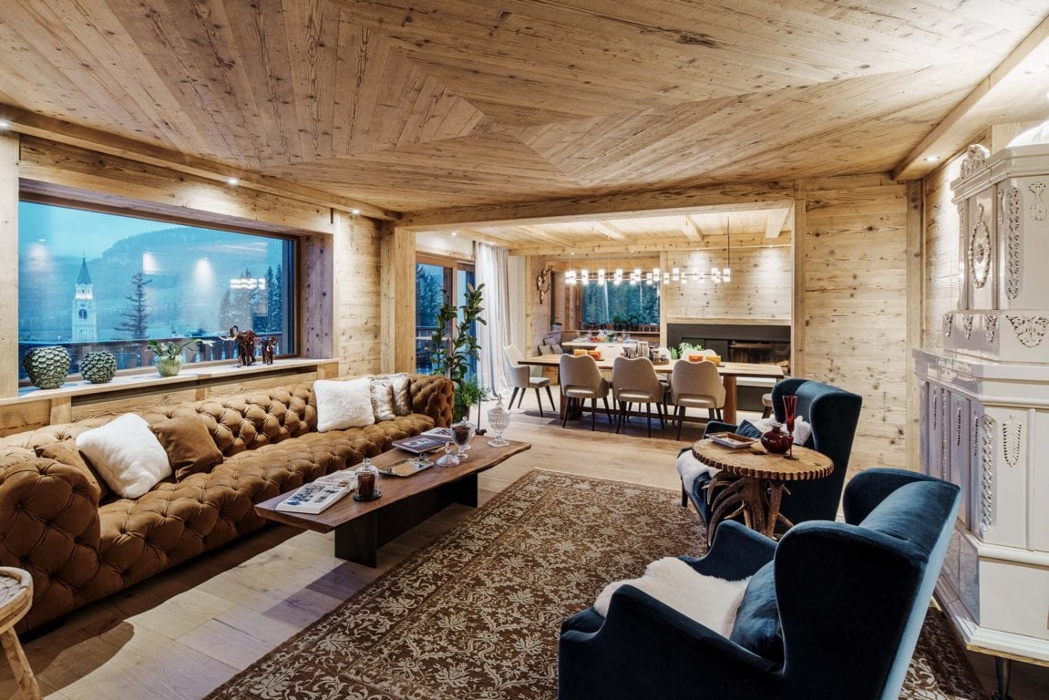 Una villa a Cortina d’Ampezzo reinterpreta con eleganza l’estetica montana