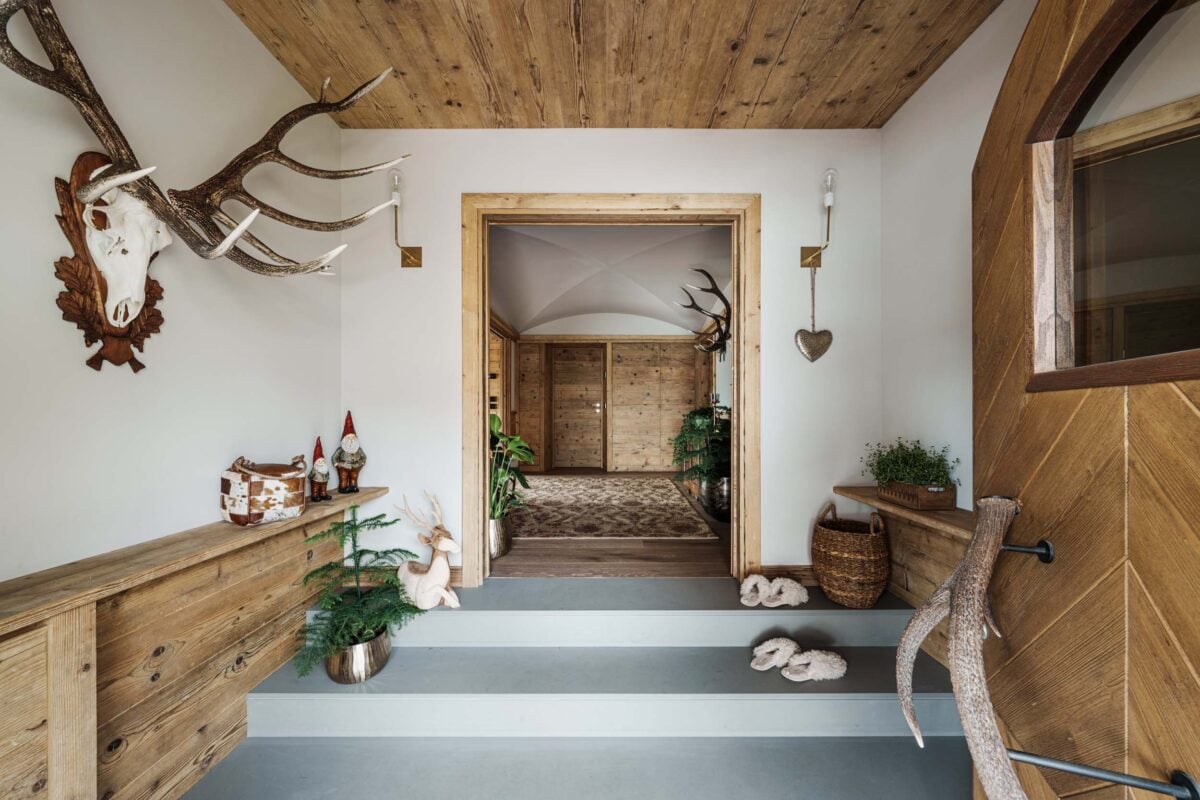 Una villa a Cortina d’Ampezzo reinterpreta con eleganza l’estetica montana