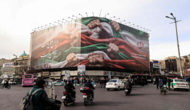 In Iran il blocco del web durerà 3 mesi. E la caccia all'uomo continua