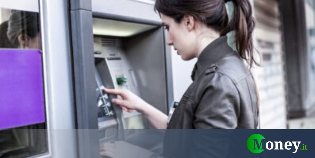 Incredibile il nuovo metodo utilizzato dai truffatori. Ecco come possono leggere il tuo codice PIN