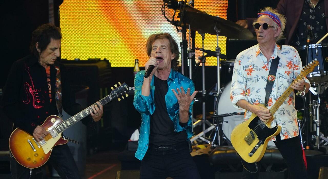 Keith Richards sta male? L'artrite del chitarrista e il tour dei Rolling Stones annullato. «Non ce la fa»