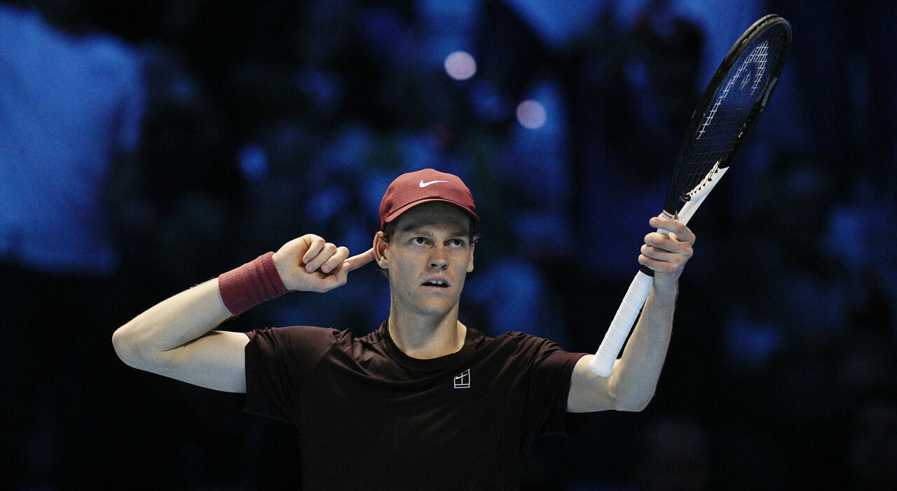 perché la racchetta di Jannik è diversa da tutte le altre