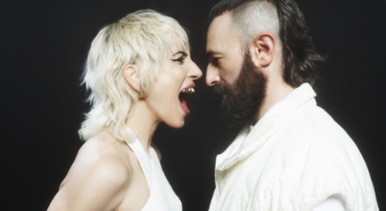 «Pericolosissimo mischiare amore e musica. Mi sentivo un ghost writer». Inizia la carriera da solista