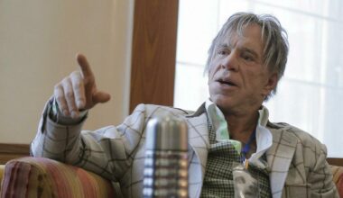 Mickey Rourke rischia lo sfratto e lancia una raccolta fondi. «Situazione molto difficile e urgente»