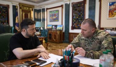 Nuovi bombardamenti su Kharkiv. E Zelensky licenzia il capo dei servizi