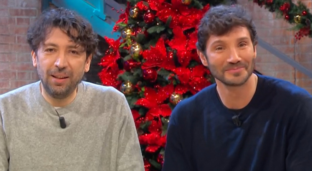 «Ora so quanto vale un “ti voglio bene” di un padre. Al debutto ad Affari Tuoi mi dicevano che ero troppo serio»