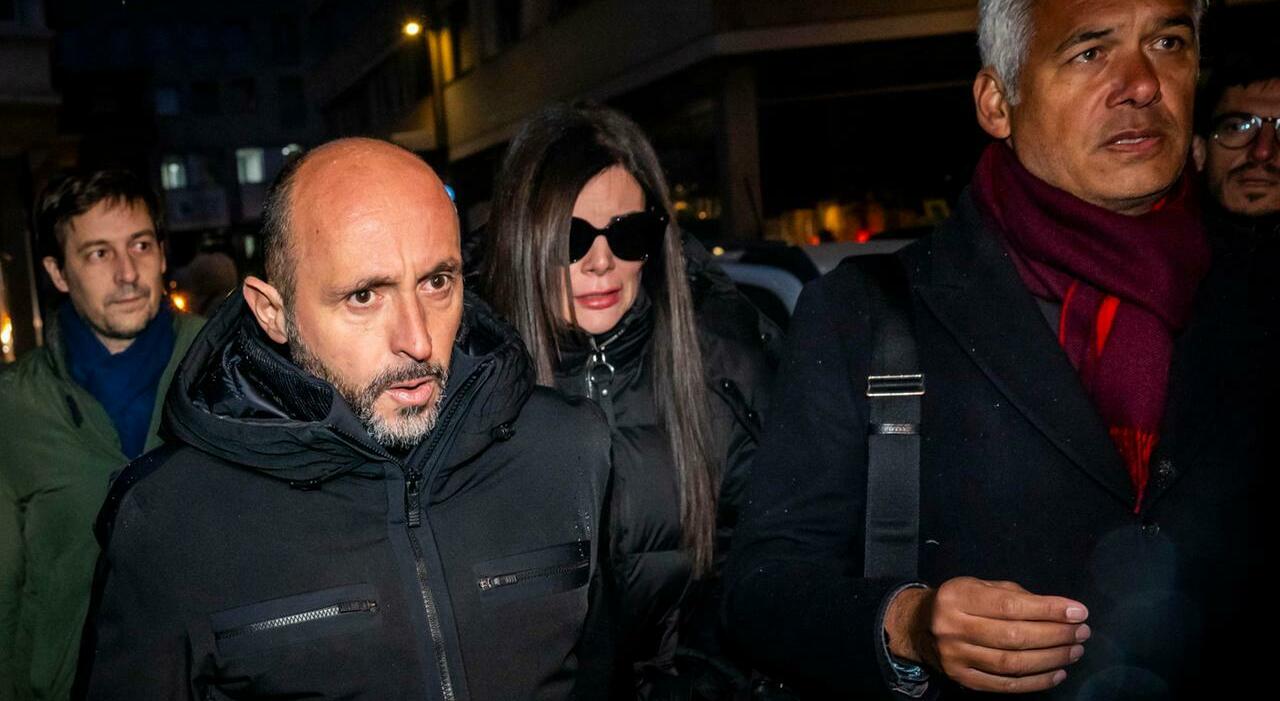 Crans-Montana, le beffa dei risarcimenti: ai parenti al massimo 40mila euro. Arrestato il gestore, la moglie ai domiciliari