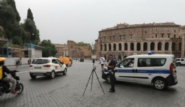 Polizia Municipale controlli autovelox Via del Teatro Di Marcello. Foto Antonio Nardelli/Ag. Toiati Antonio Nardelli/Ag. Toiati