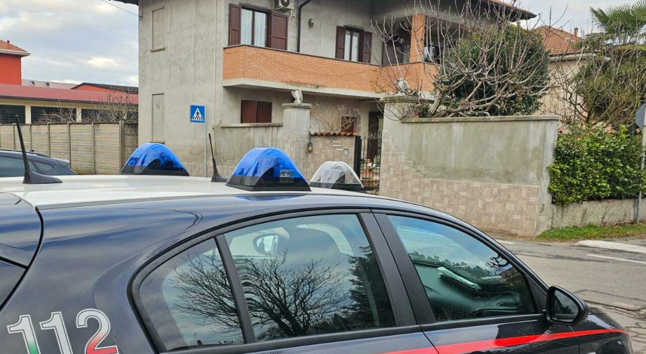 il citofono, l'aggressione in cucina e il pugnale di un kit di sopravvivenza