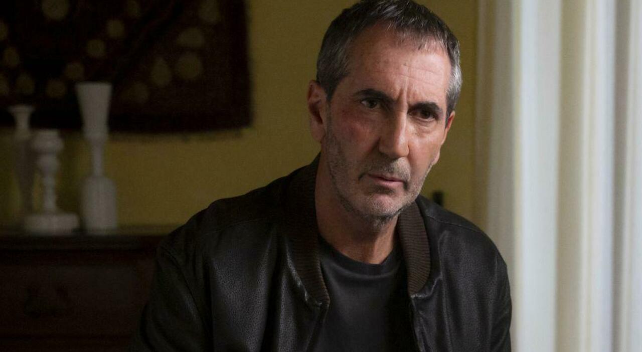 «Così rido dei cinquantenni che vivono fuori dalla realtà»