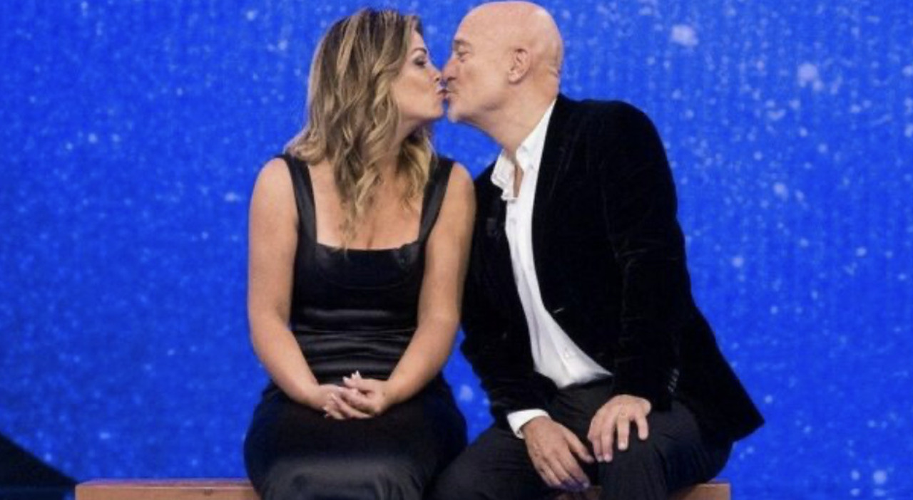 Claudio Bisio, la casa a Milano nel quartiere alternativo, la moglie Sandra, i figli e il “matrimonio” con Vanessa Incontrada «Ci vediamo poco ma non sono gelosa»