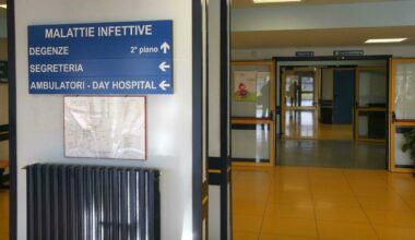 Meningite, 121 persone hanno avuto contatti con lo studente 16enne. Profilassi per 43 compagni e insegnanti, 20 amici e parenti e 23 'estranei'