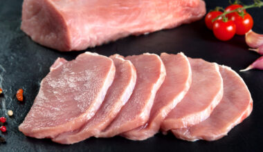 La dieta e il segreto della longevità, la carne di maiale allunga la vita come i legumi: lo studio