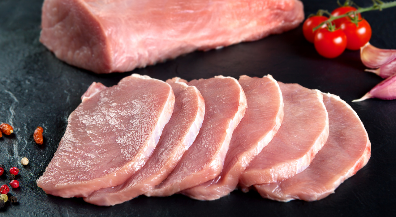 La dieta e il segreto della longevità, la carne di maiale allunga la vita come i legumi: lo studio