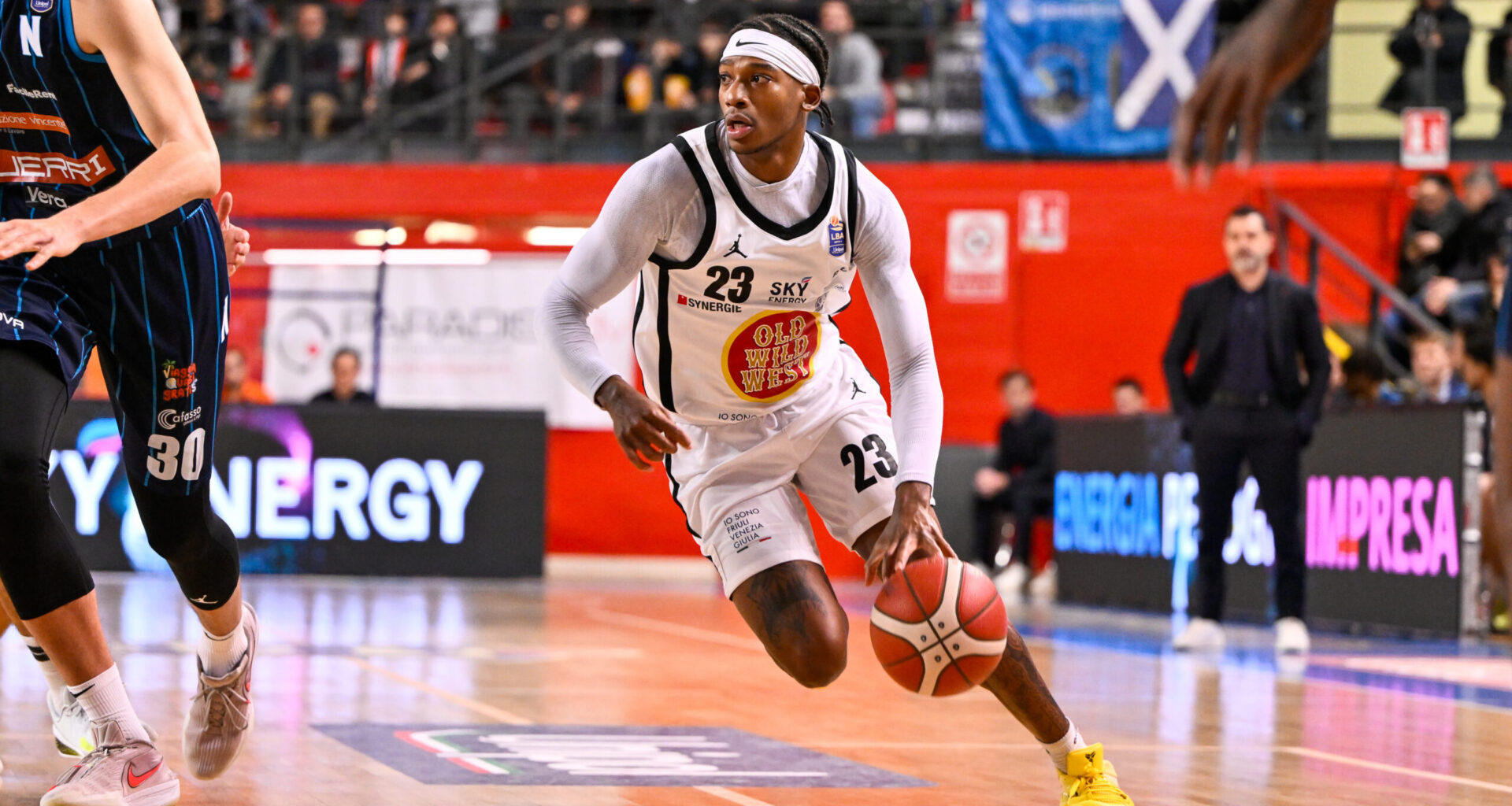 La prima vittoria al Carnera in LBA contro Napoli