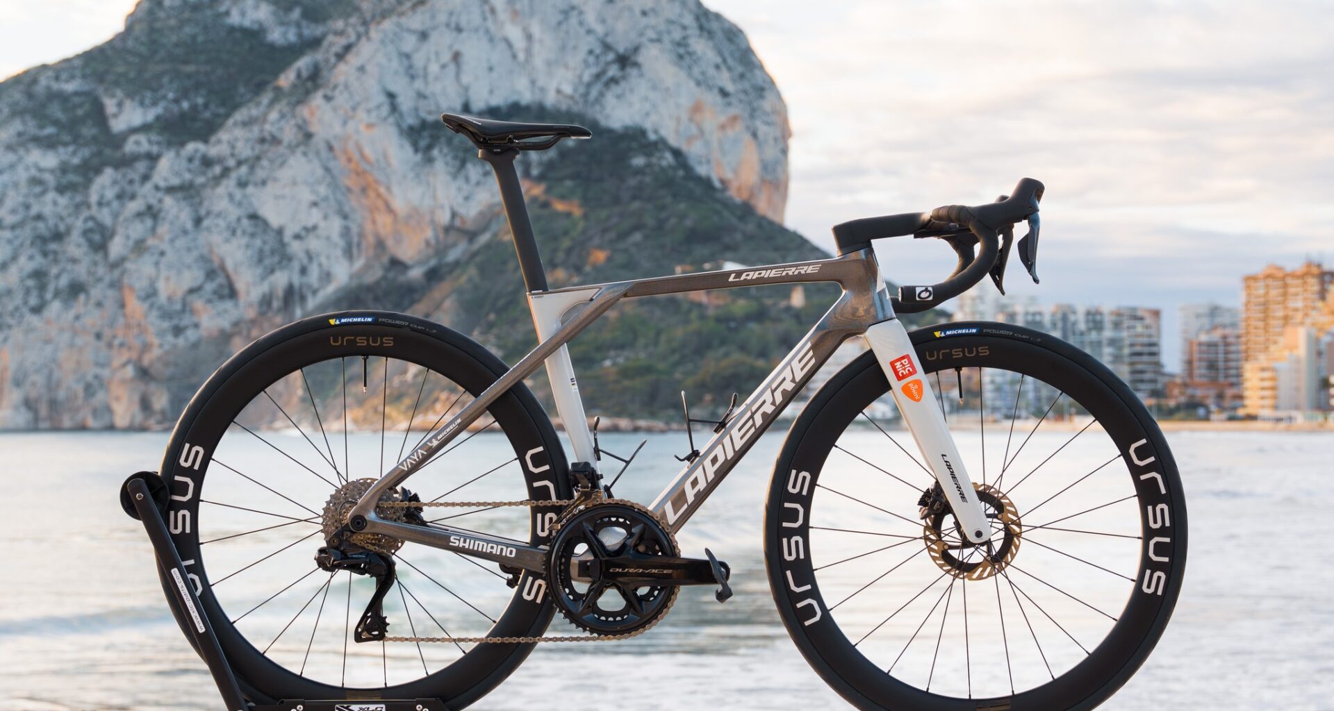 Team Picnic PostNL, svelata la bici Lapierre che sarà utilizzata nel 2026