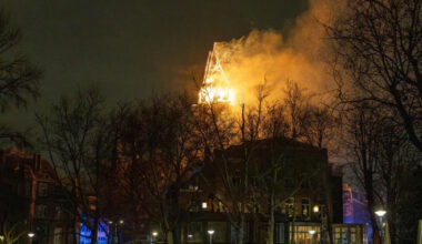 Incendio chiesa Vondelkerk Amsterdam: crolla il campanile, evacuata la zona | Il Fatto Quotidiano