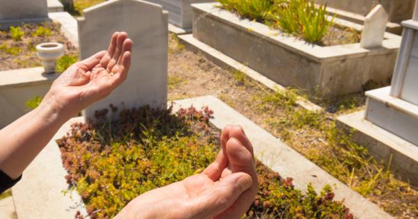 "Dobbiamo accettarli e dare onore anche ai loro defunti"