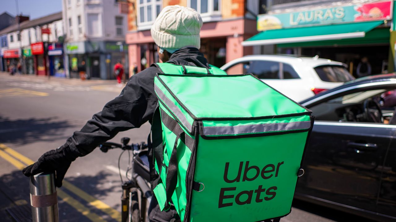 “Ho fatto il rider in Messico e ho capito come sarà il futuro del lavoro”, parla l'autore di A Sud della piattaforma