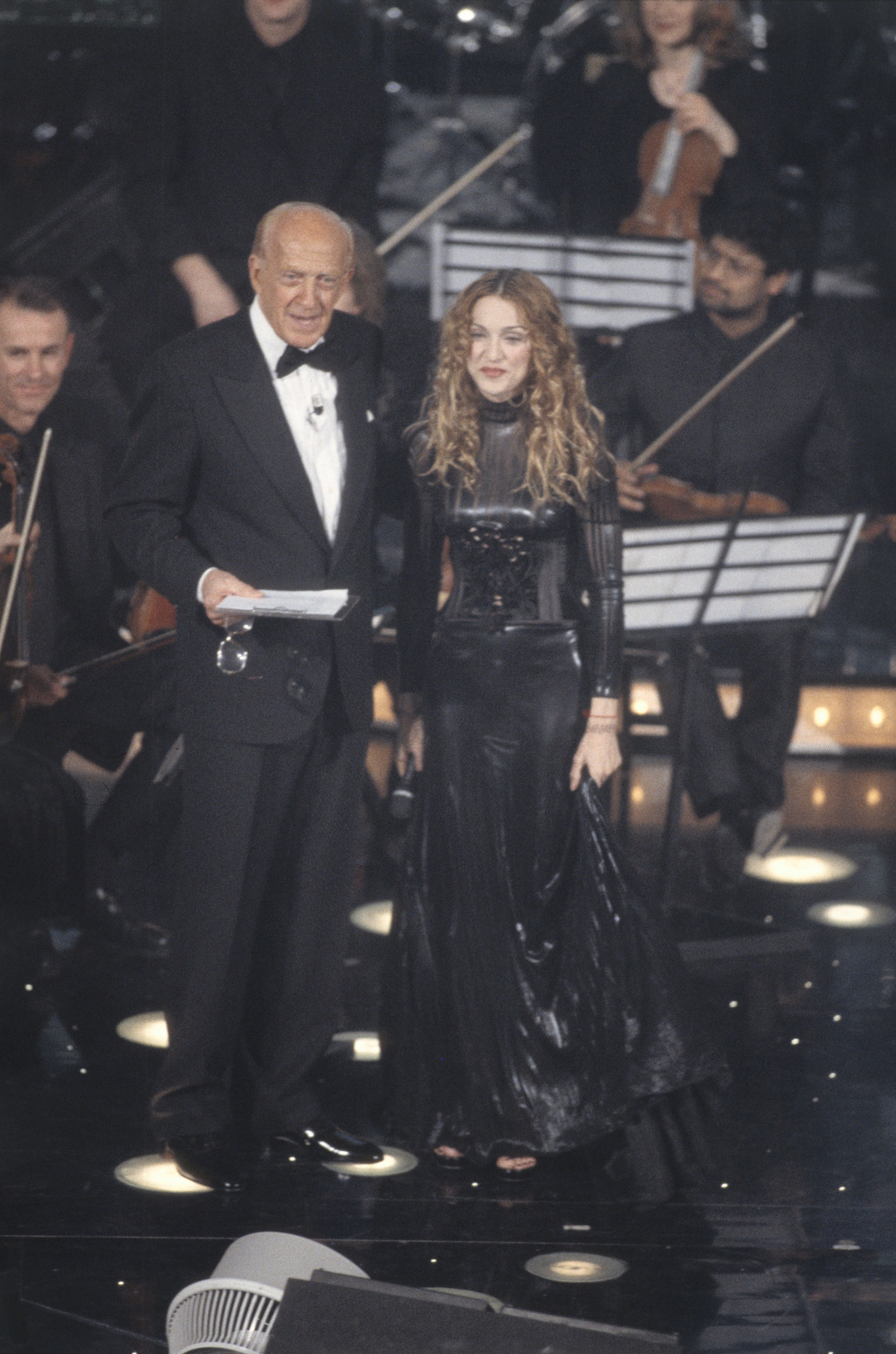Raimondo Vianello e Madonna a Sanremo 1998.