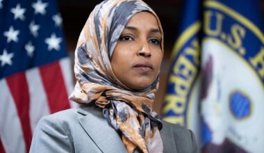 Ilhan Omar, chi è la deputata dem attaccata a Minneapolis e bersaglio di Trump
