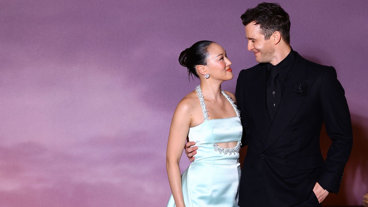 Bridgerton 4, a Parigi il debutto di Benedict: Luke Thompson e Yerin Ha sul red carpet della premiere