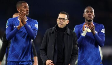 Secondo i giornali inglesi, la prima settimana di Rosenior al Chelsea è stata piena di cose strane