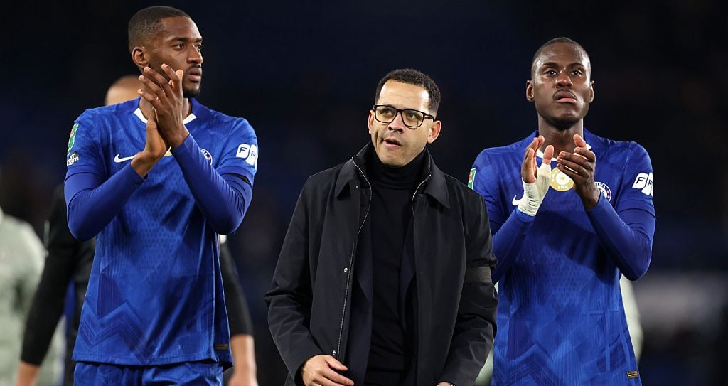 Secondo i giornali inglesi, la prima settimana di Rosenior al Chelsea è stata piena di cose strane