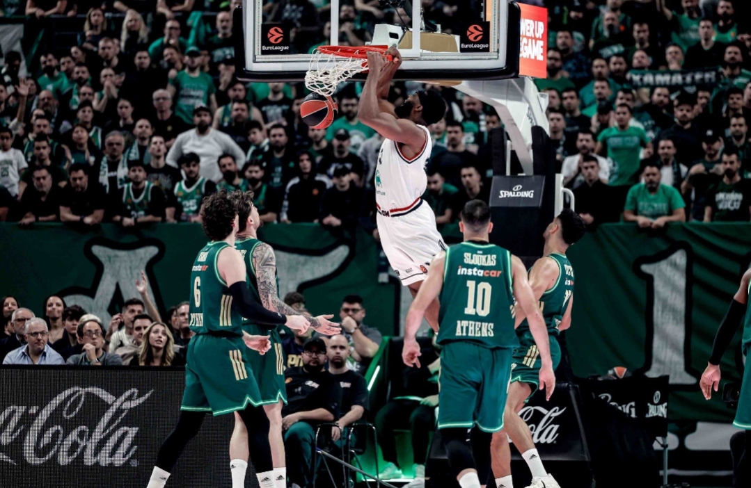 Pazza Olimpia! Milano resiste e nel finale piega il Panathinaikos all'OAKA