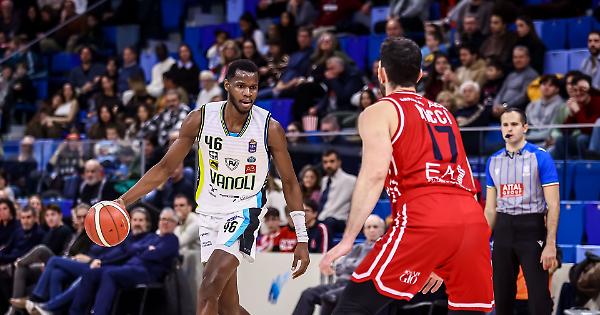 Vanoli timida, vince Milano - La Provincia