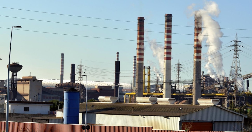 operaio muore precipitando dal quinto piano