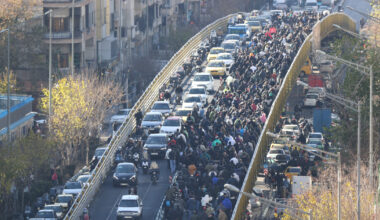 Proteste in Iran: 7 morti nelle manifestazioni. Trump minaccia intervento USA