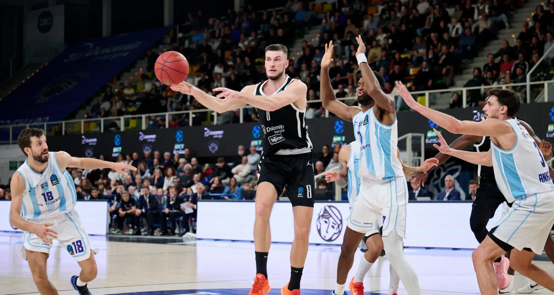 Bankston guida Turk Telekom alla vittoria, battuta Trento in Eurocup