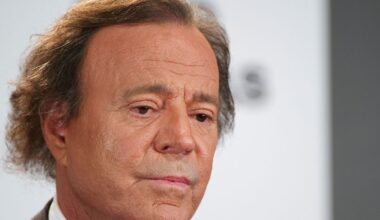 Julio Iglesias rompe il silenzio dopo le accuse di violenza sessuale