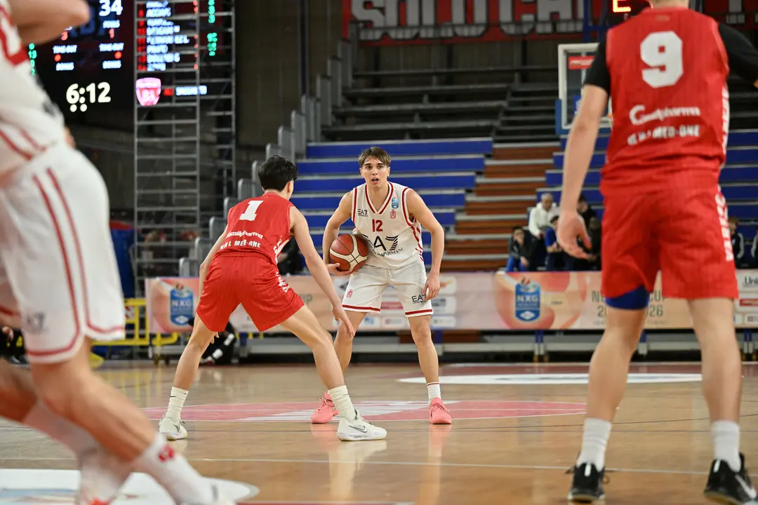 Olimpia Milano accelera nel finale: Varese travolta e agganciata nel Girone A