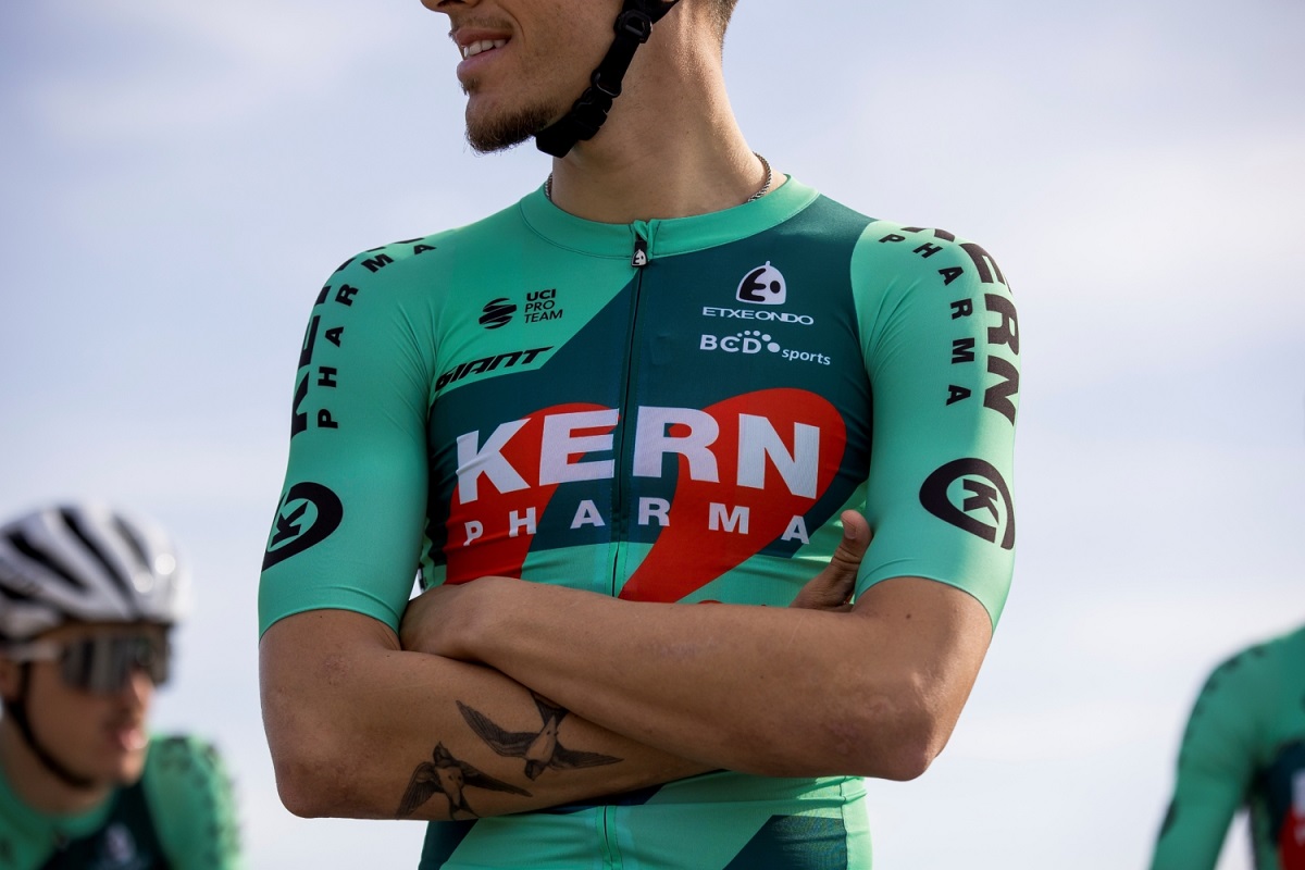 Equipo Kern Pharma, per il 2026 confermata in toto la maglia della scorsa stagione
