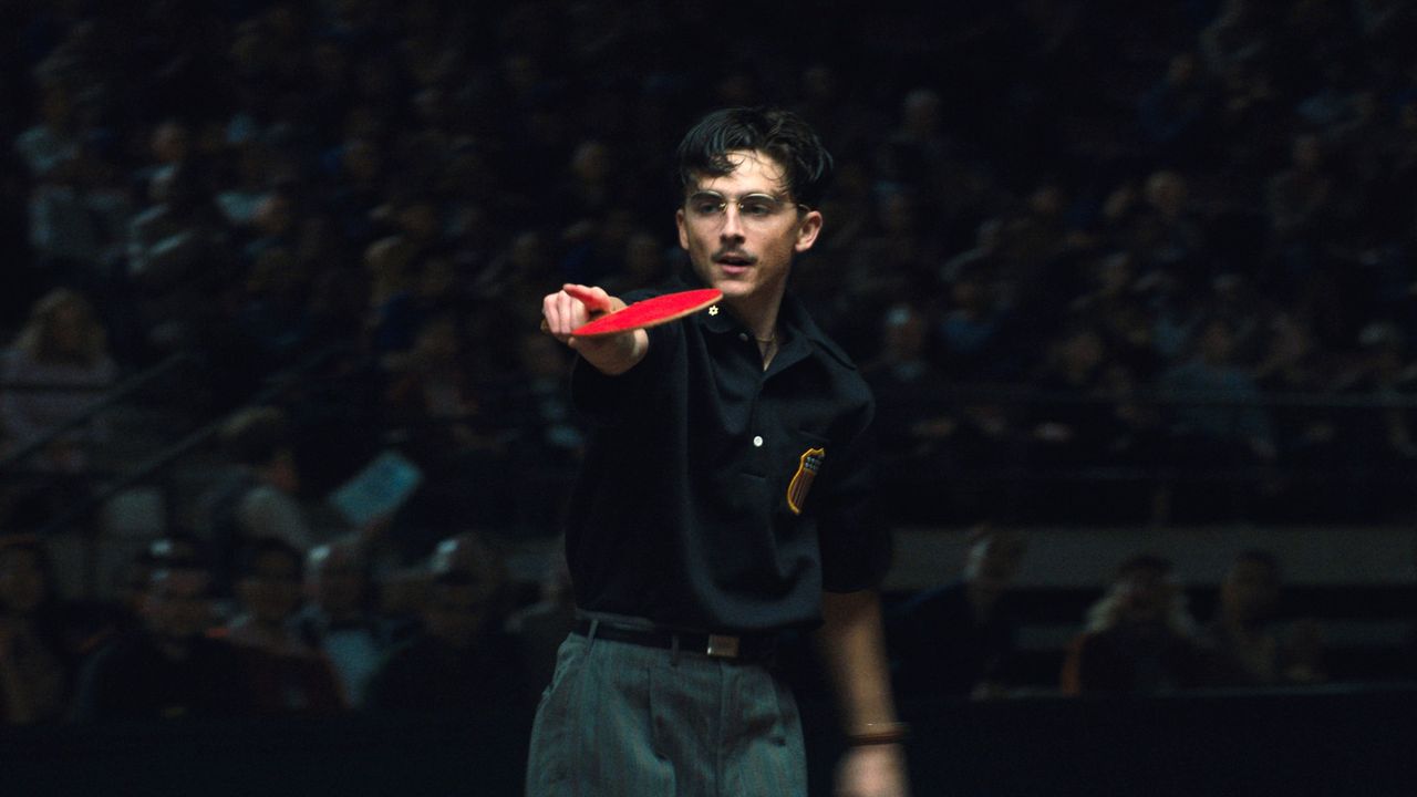 Marty Supreme, il film sul ping pong anni 50 con Timothée Chalamet è già primo al box office: quando vincere è l'unica cosa che conta