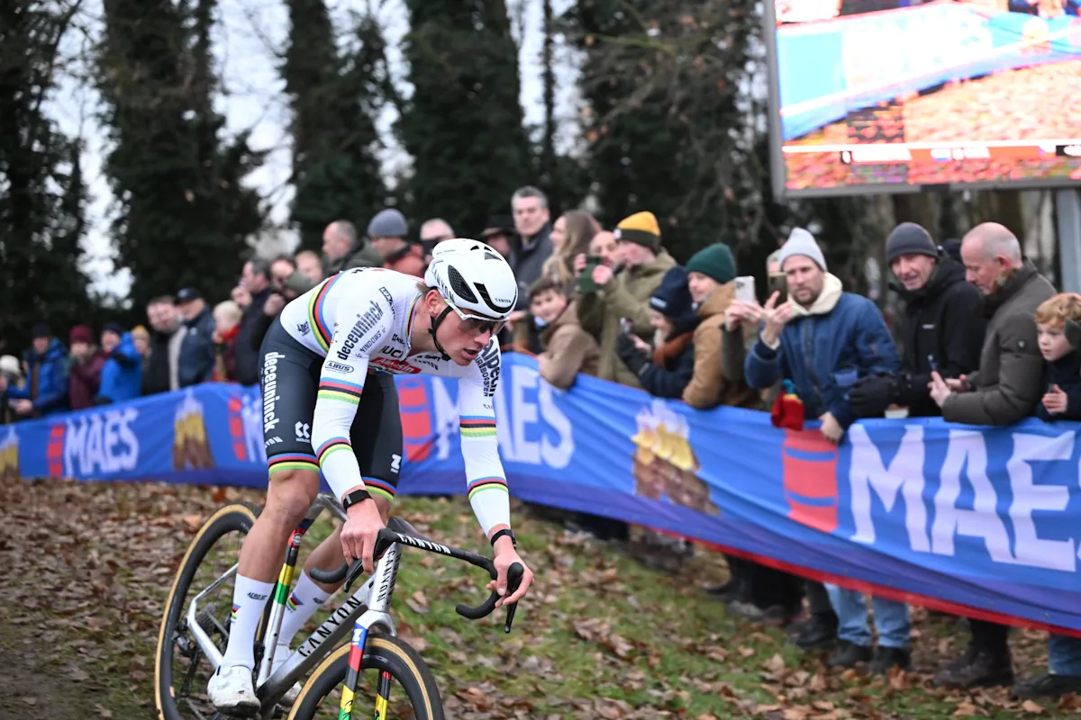 CDM Ciclocross, alla fine Mathieu Van Der Poel sarà al via della prova di Benidorm: "La voglia di gareggiare era semplicemente troppo forte"