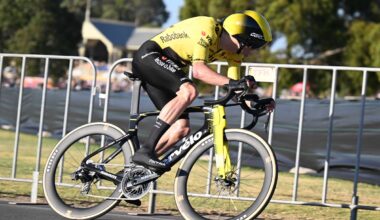 Tour Down Under 2026, frattura della clavicola per Menno Huising a seguito della caduta causata da un canguro