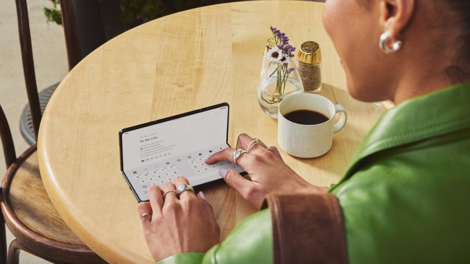 motorola razr fold leak svela il design prima del lancio (13)