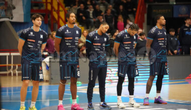 RILEGGI IL LIVE - LBA, Napoli Basketball-Olimpia Milano 71-77